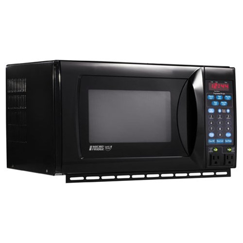 MicroFridge Microwave, 0.7 Cuft, 700W, 2 USBs & 1 Outlet, Black